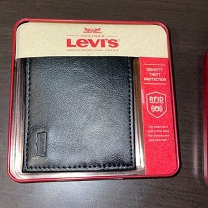 Men’s Levi’s Wallet ~ black leather.